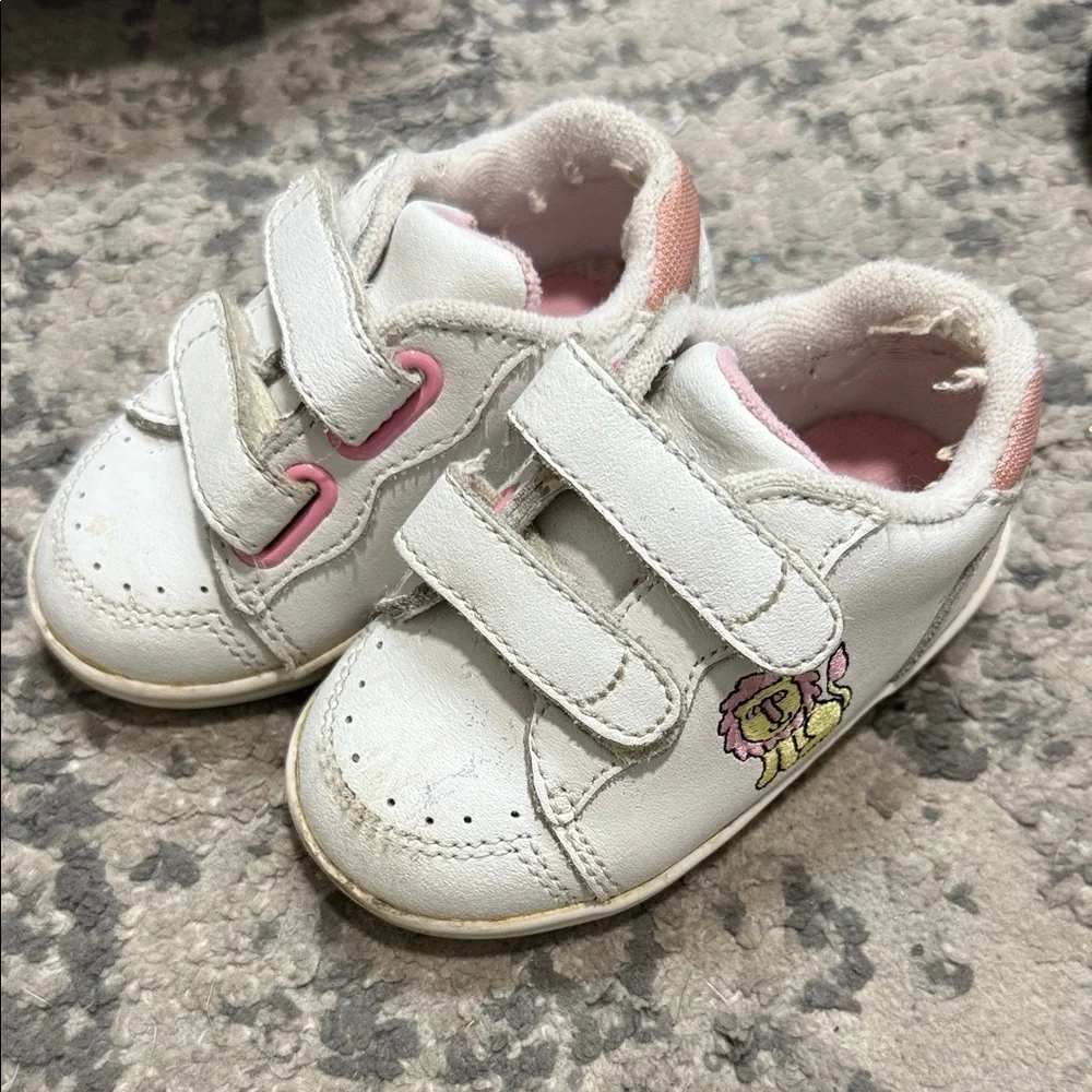 Charming White and Pink Baby Shoes with Lion Motif 90’s